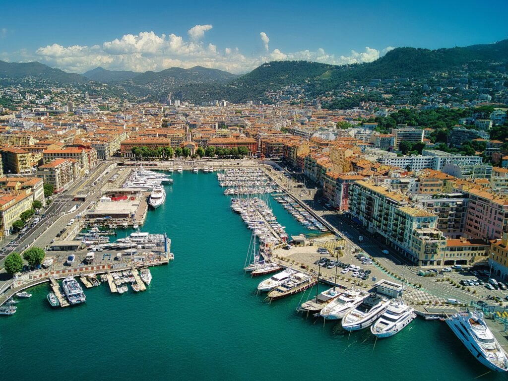 Nice : un port  rempli de bateaux